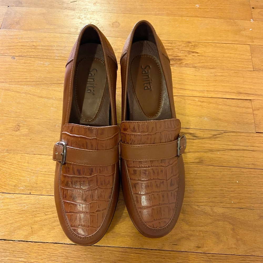 NWOT sanita brown leather buckle heel clogs block heel